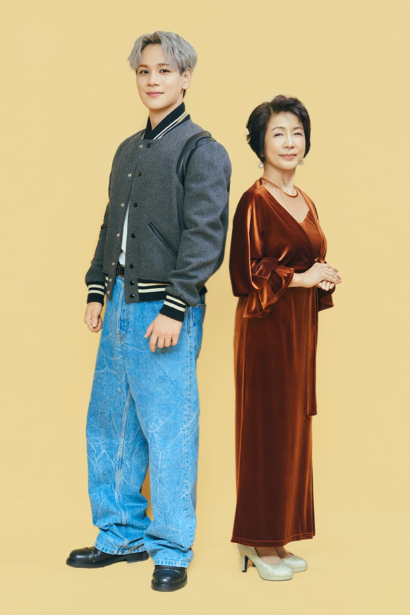 左から豆原一成、市毛良枝