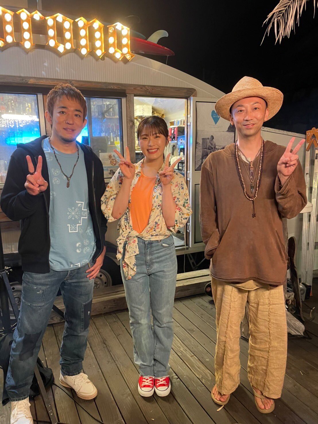 「ROUTE 16」ミュージックビデオ撮影時の記念写真。