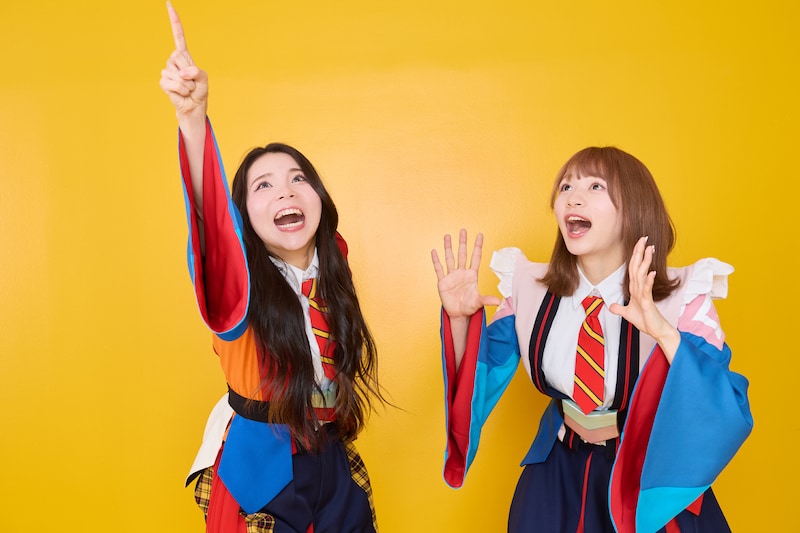 左からココ・パーティン・ココ、キラ・メイ。