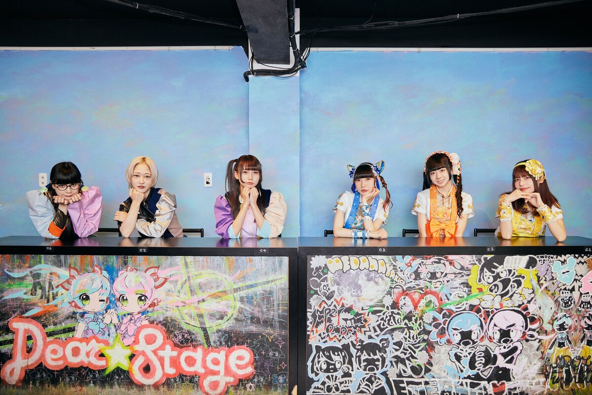 左からGANG PARADEのユイ・ガ・ドクソン、ユメノユア、アイナスター、でんぱ組.incの藤咲彩音、高咲陽菜、鹿目凛。