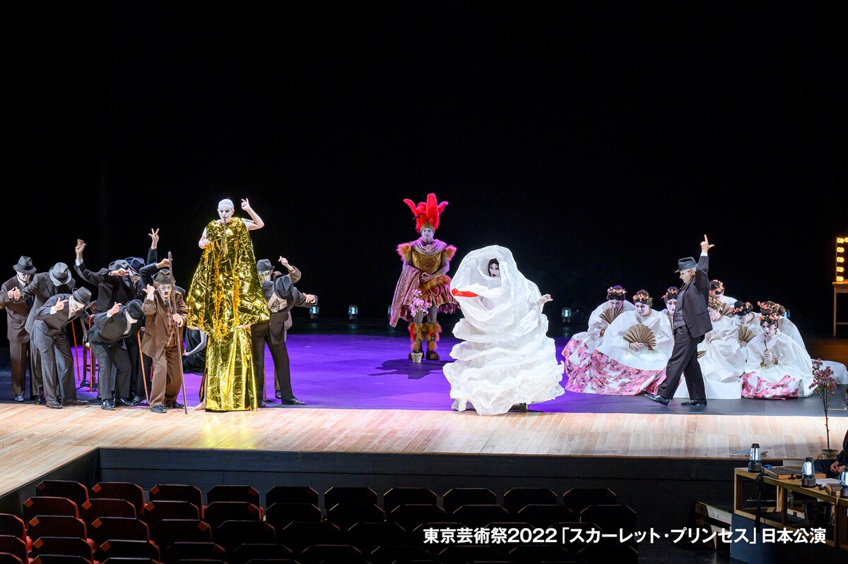 東京芸術祭2022 ルーマニア国立ラドゥ・スタンカ劇場「スカーレット・プリンセス The Scarlet Princess」より。（撮影：後藤敦司）