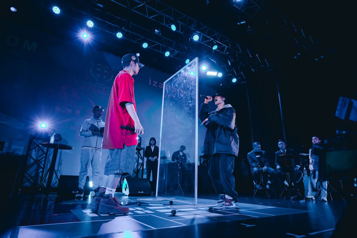 左からGROM、izanami。