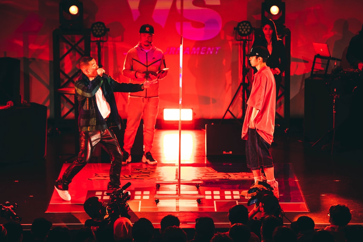 左からyujing、GROM。