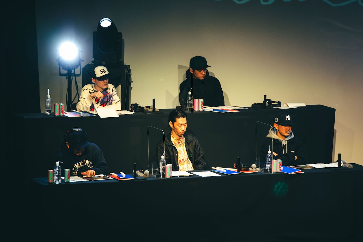 上段左からFuma no KTR、S-kaine、下段左からFORK（ICE BARN）、呂布カルマ、CIMA。