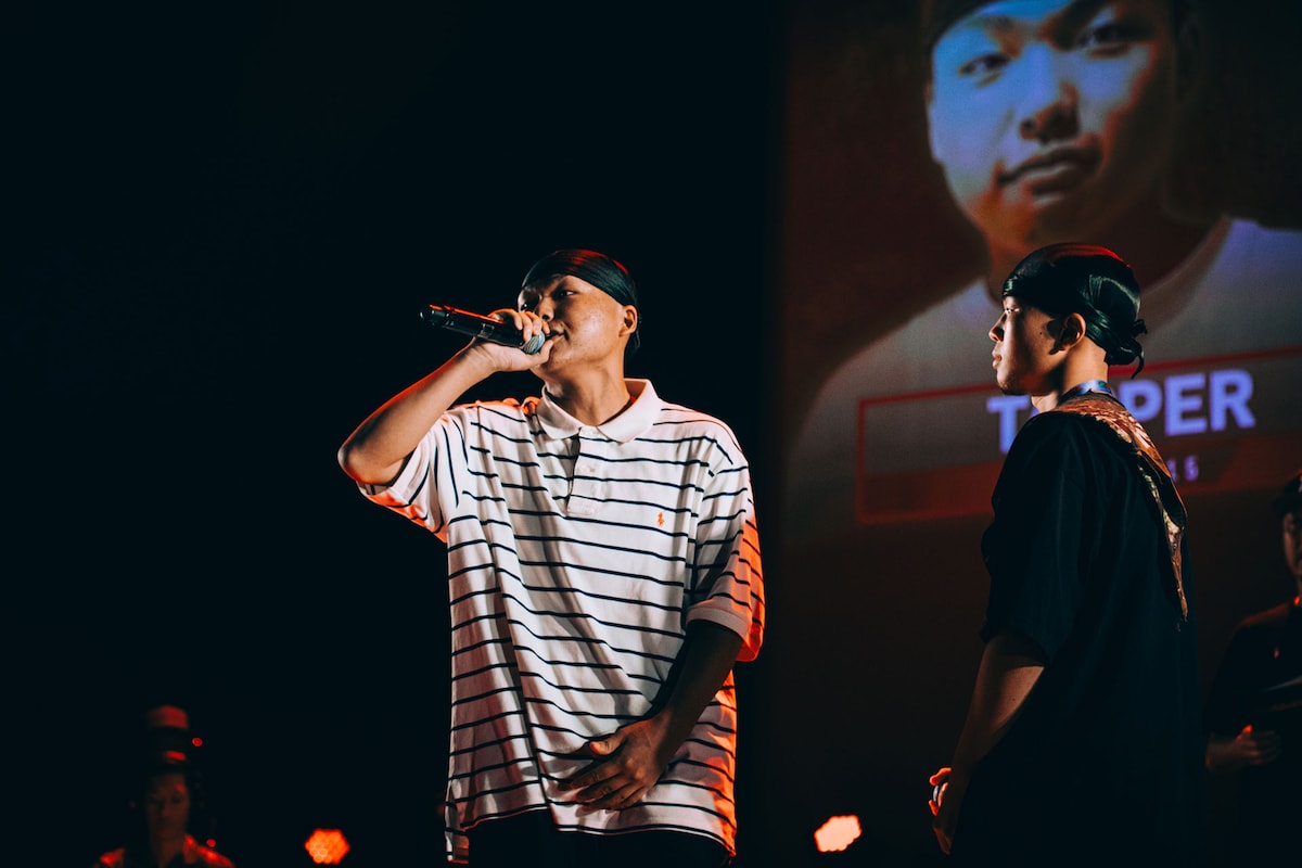 左からTAPPER、$OLLY。