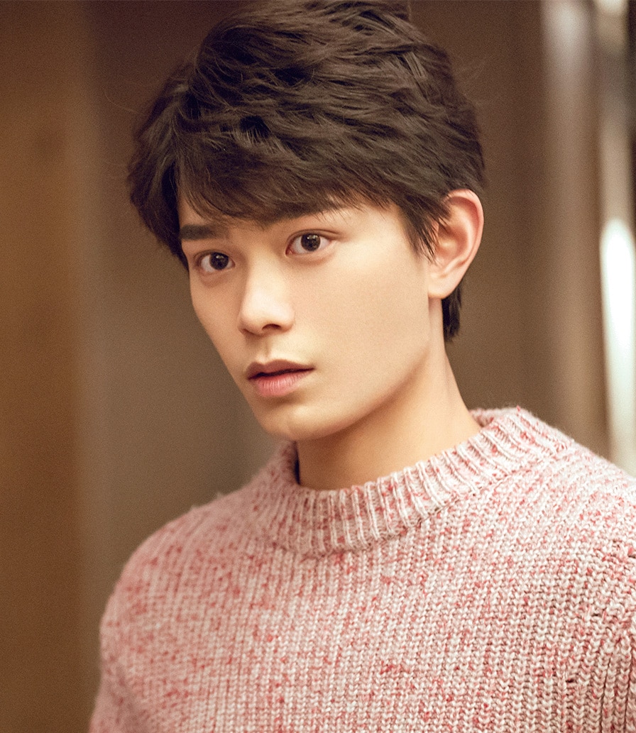 ディン・ユーシー演じるジョウ・チュワン。