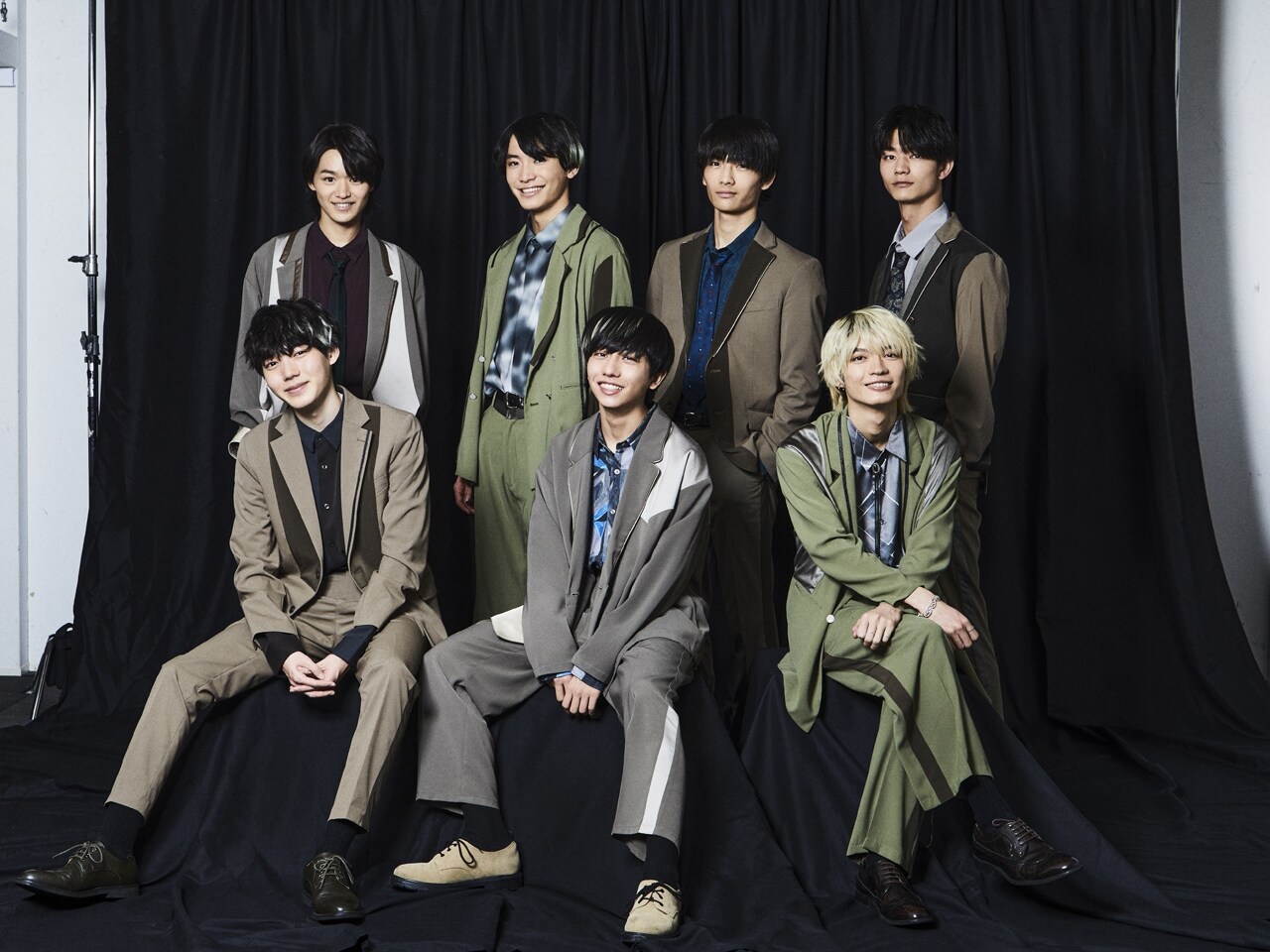 原因は自分にある。 虚像と実像 全形態セット 小泉サイン付き 原因は自分にある。 ニューアルバム 『虚像と実像』 | @Loppi