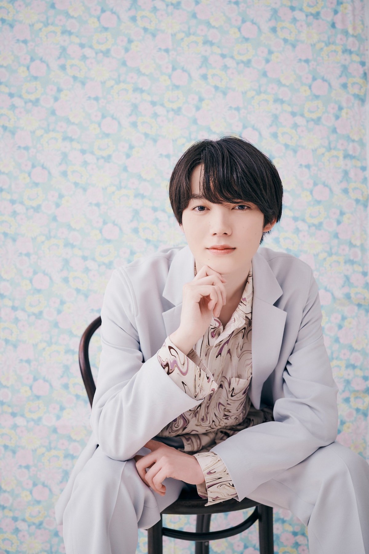 小泉光咲 / 「シェイクスピアに学ぶ恋愛定理」の色はエメラルドグリーン。