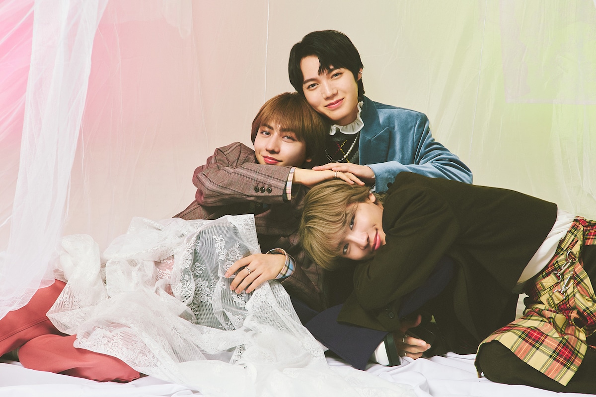 左から長野凌大、小泉光咲、桜木雅哉。