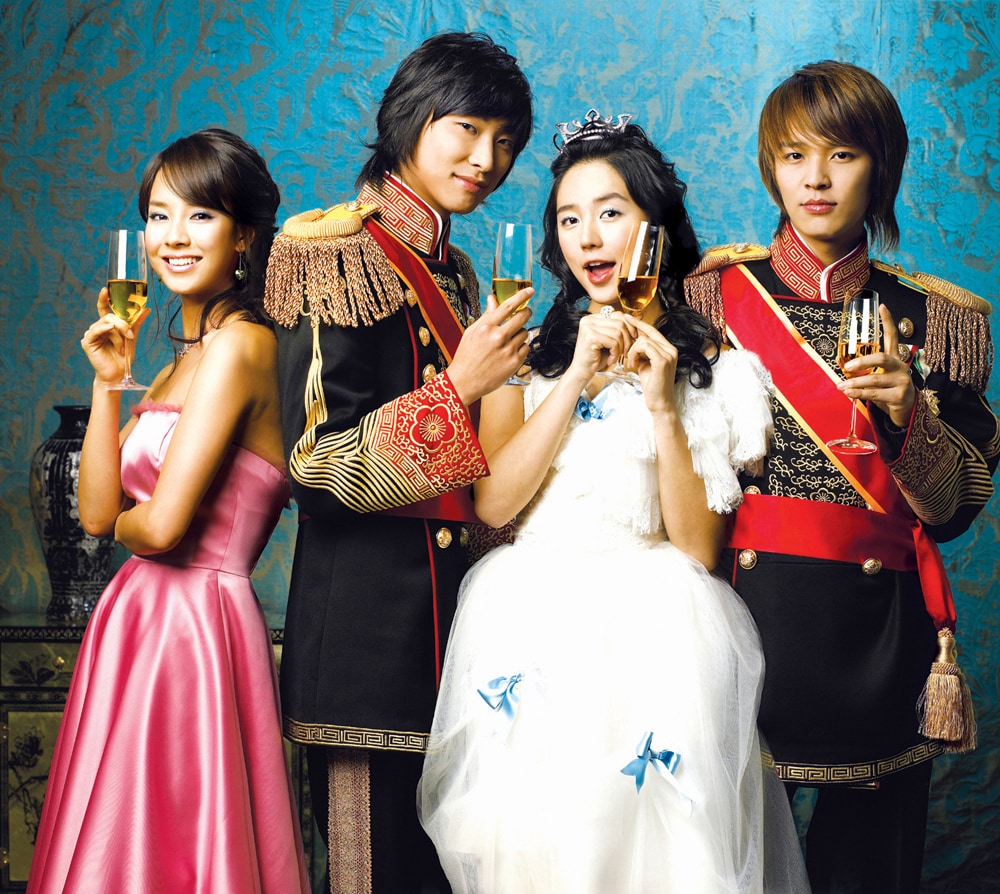 「宮~Love in Palace ディレクターズ・カット版」より、チュ・ジフン演じる皇太子シン(中央左)©2006 Eight Peaks/MBC All Rights Reserved. ©2009 GD Corp inc.(Amazon Prime Videoチャンネル「エンタメ・アジア」他にて配信中)