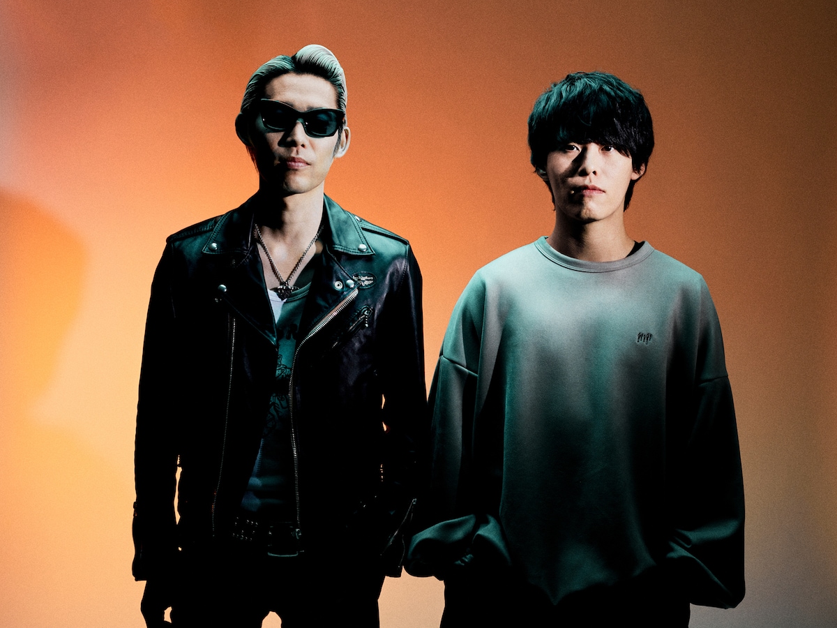 左からジェットセイヤ（go!go!vanillas）、KOUHEI（04 Limited Sazabys）。