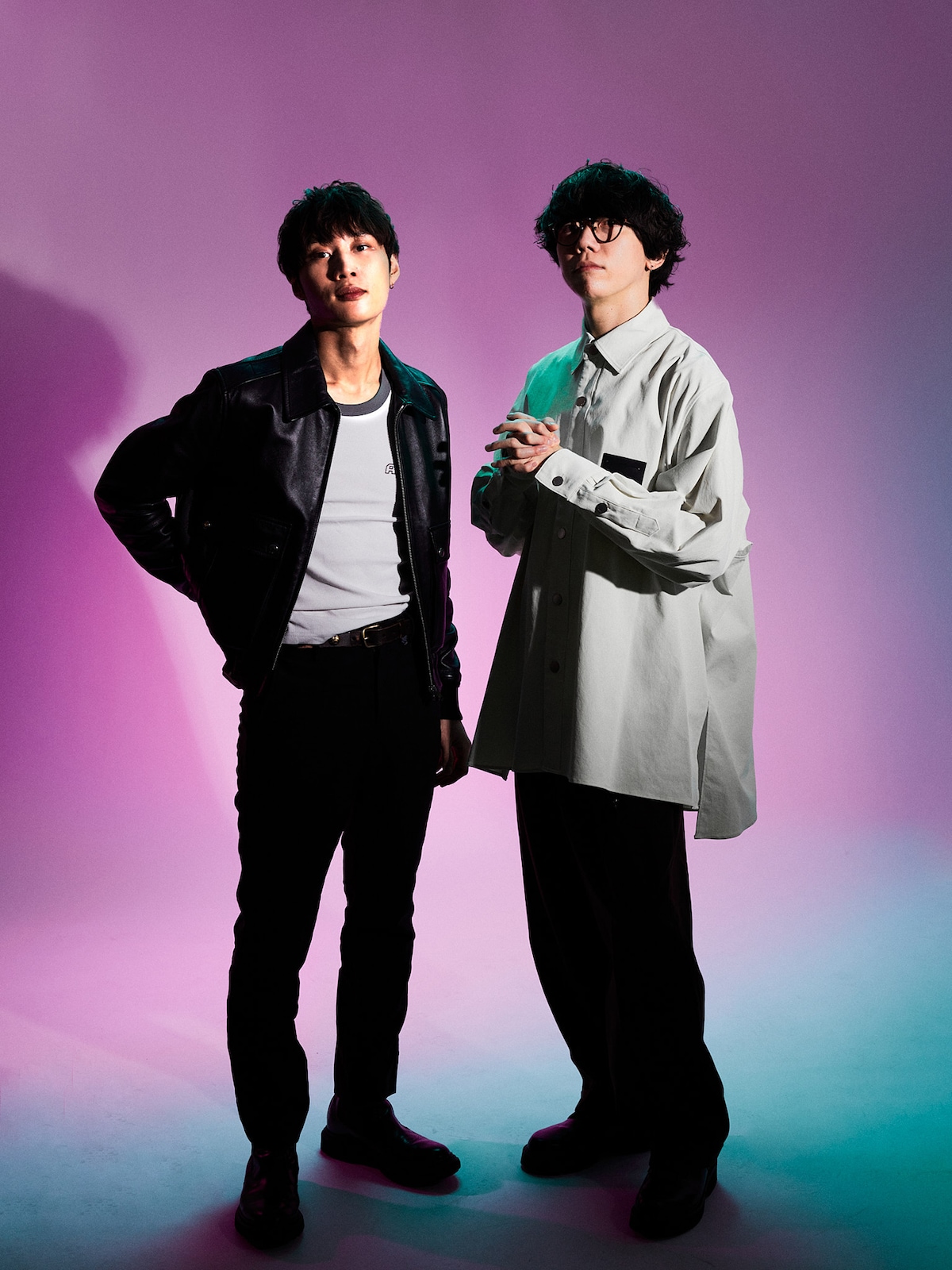 左から牧達弥（go!go!vanillas）、片岡健太（sumika）。