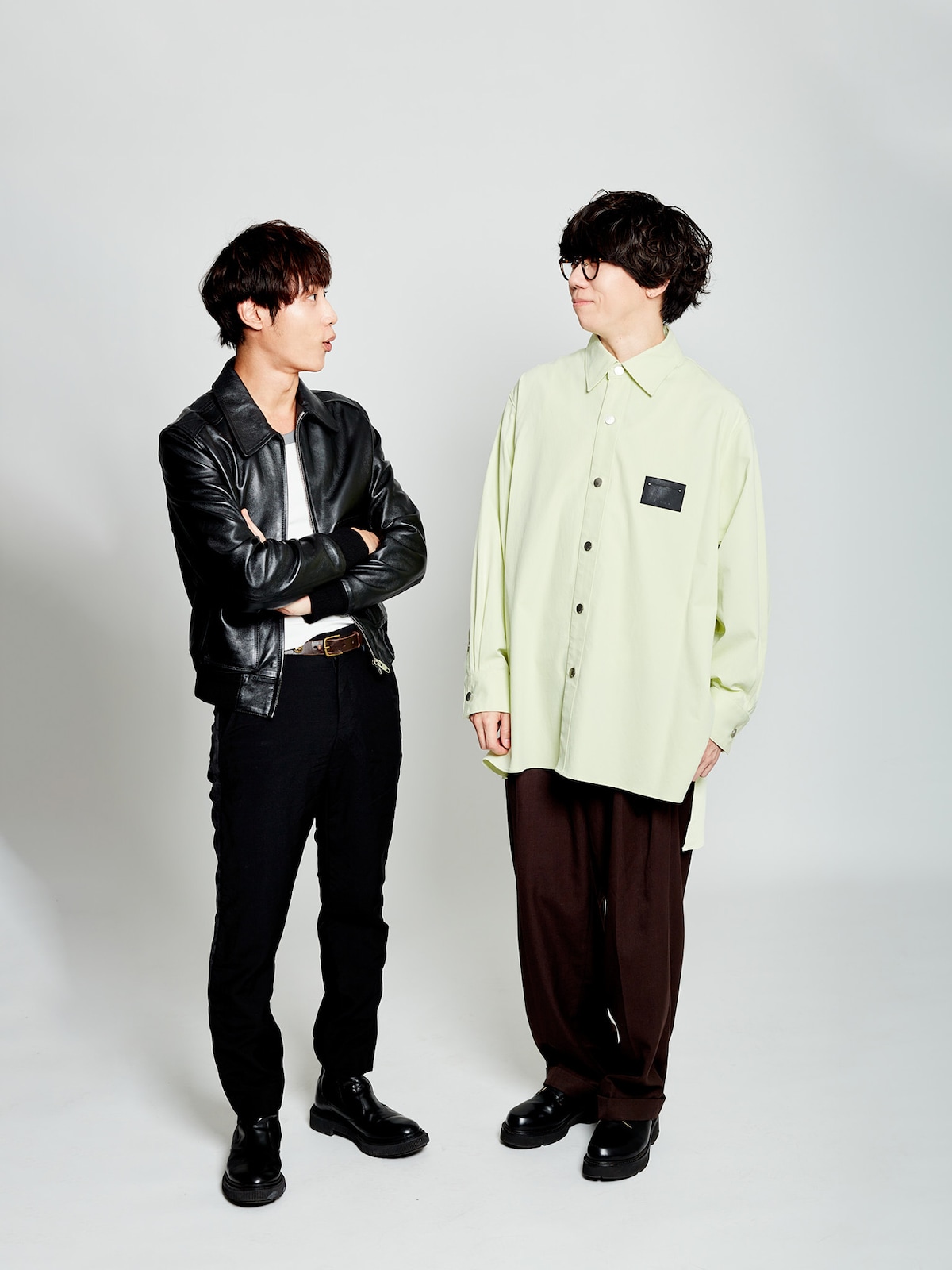 左から牧達弥（go!go!vanillas）、片岡健太（sumika）。