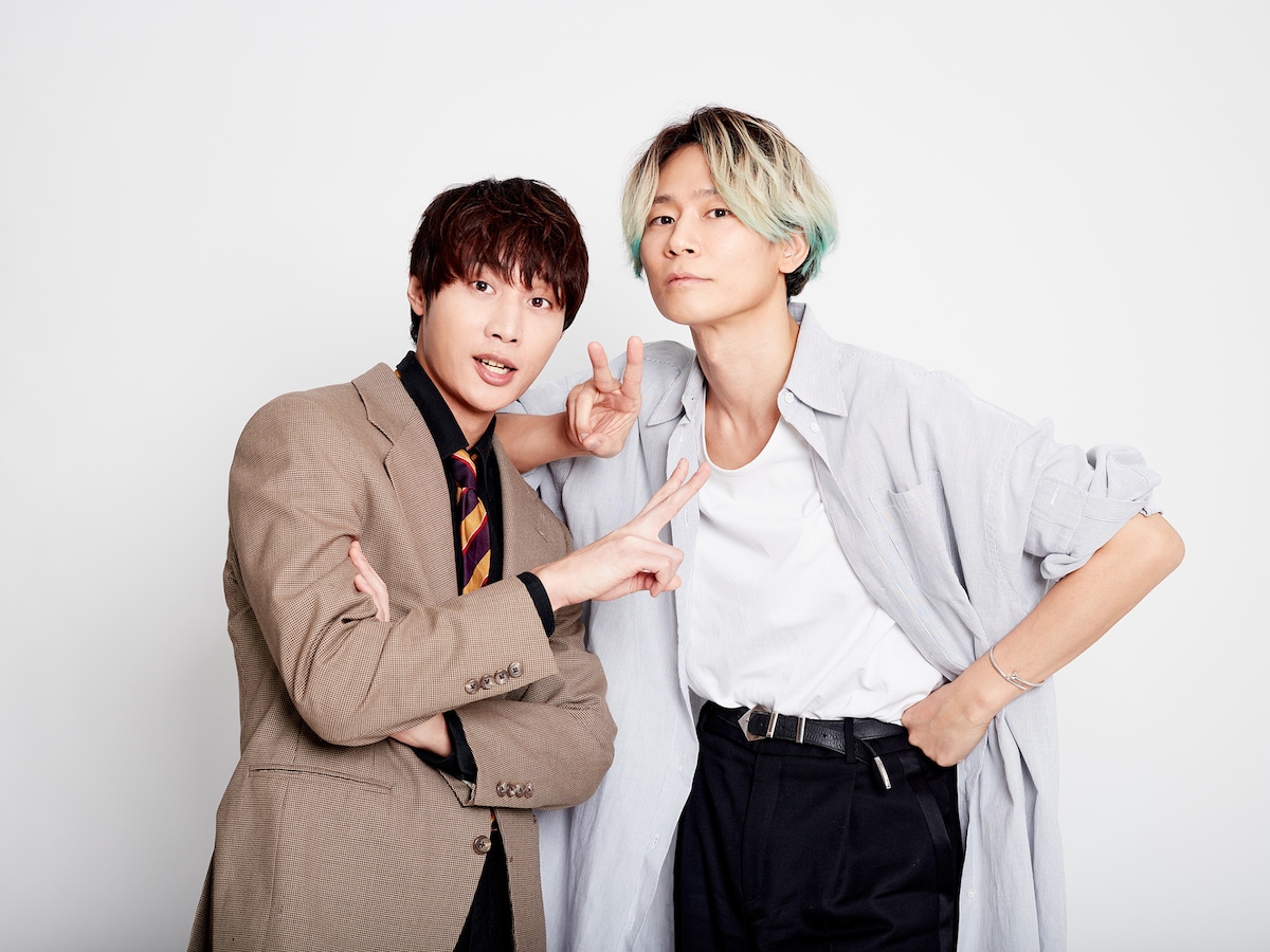 左から牧達弥（go!go!vanillas）、川上洋平（[Alexandros]）。