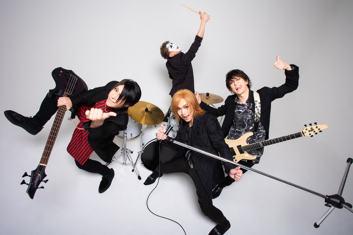 ゴールデンボンバー