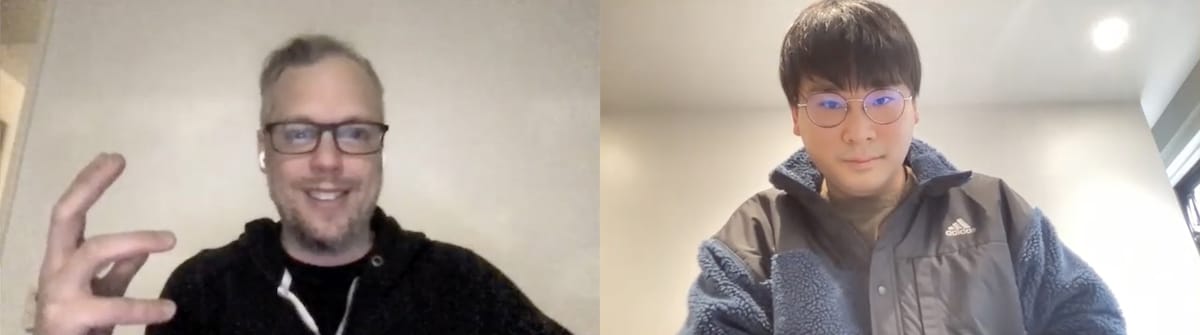 左からナヴォット・パプシャド、阪元裕吾。