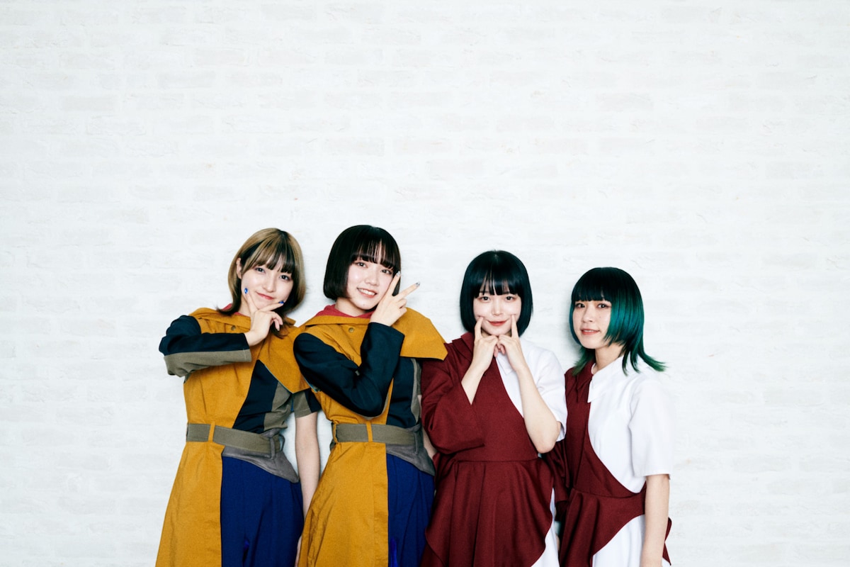 左からGO TO THE BEDSのキャ・ノン、月ノウサギ、PARADISESのチャンベイビー、ヤママチミキ。