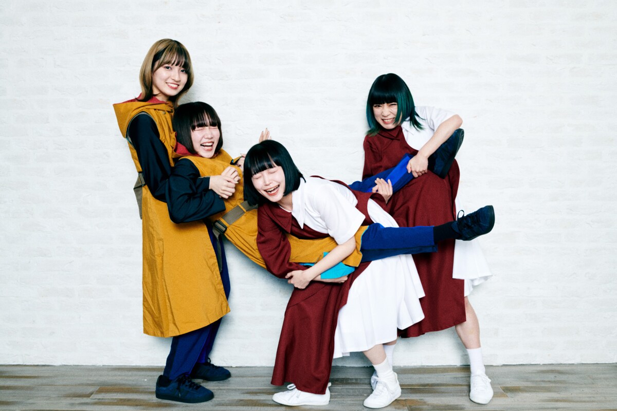 左からGO TO THE BEDSのキャ・ノン、月ノウサギ、PARADISESのチャンベイビー、ヤママチミキ。