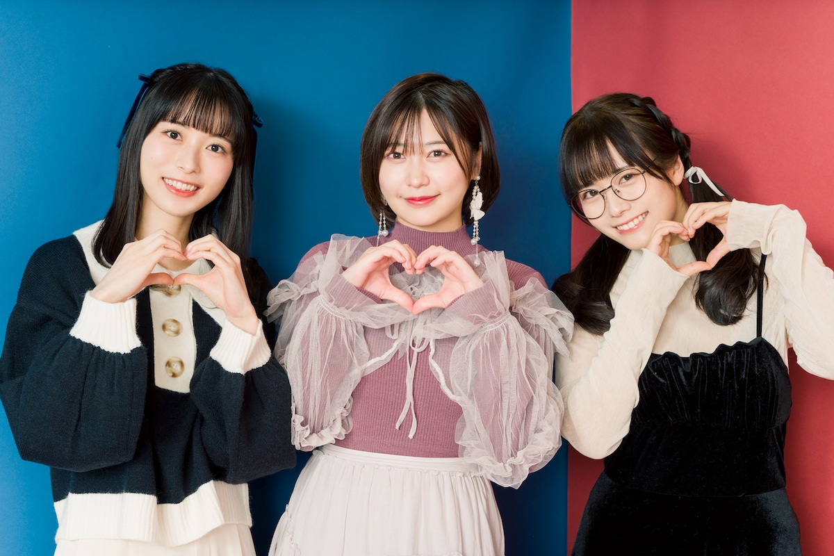 左から佐々木琴子、空野青空、東雲うみ。