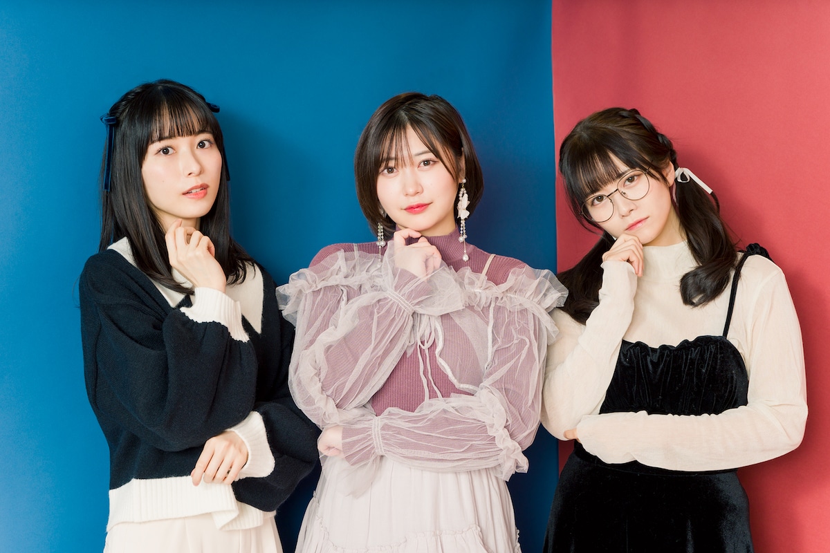 左から佐々木琴子、空野青空、東雲うみ。