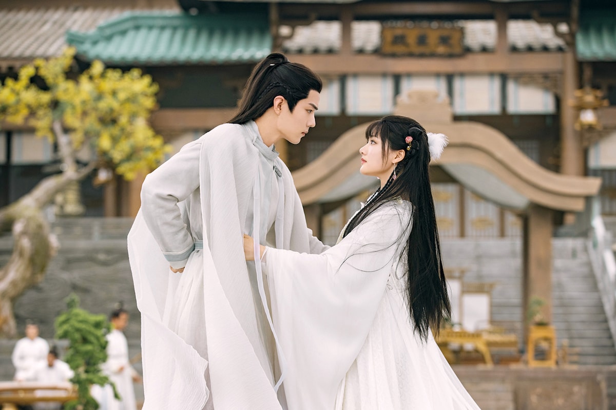 「玉骨遥(ぎょっこつよう)」より、左からシャオ・ジャン演じる時影(じえい)、レン・ミン演じる朱顔(しゅがん)。