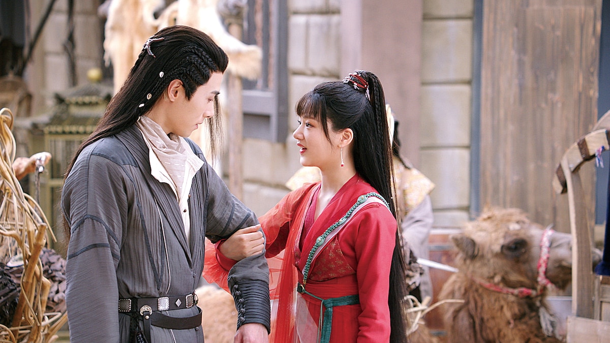 「玉骨遥(ぎょっこつよう)」より、左からファン・イールン演じる赤淵(せきえん)、レン・ミン演じる朱顔(しゅがん)。