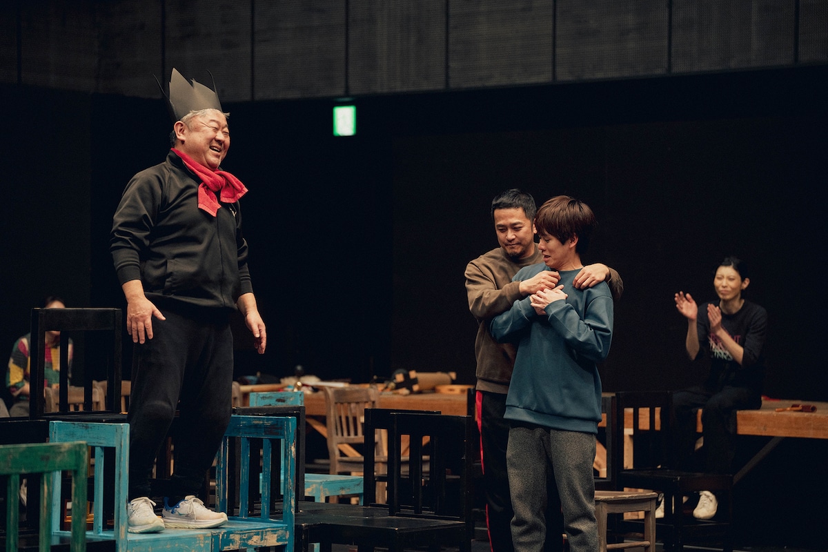 「マクベス」稽古の様子。左から村木仁、町田水城、広田亮平。