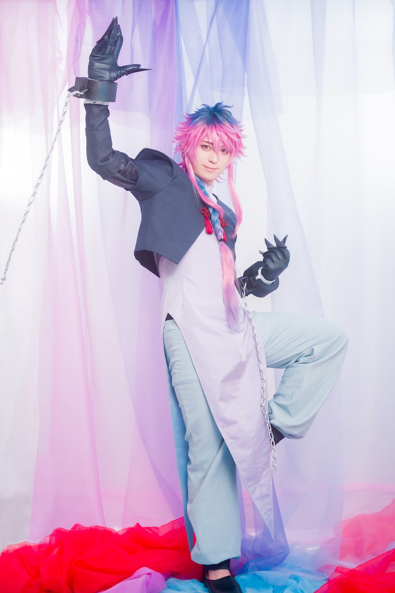 佐奈宏紀扮する滇紅。