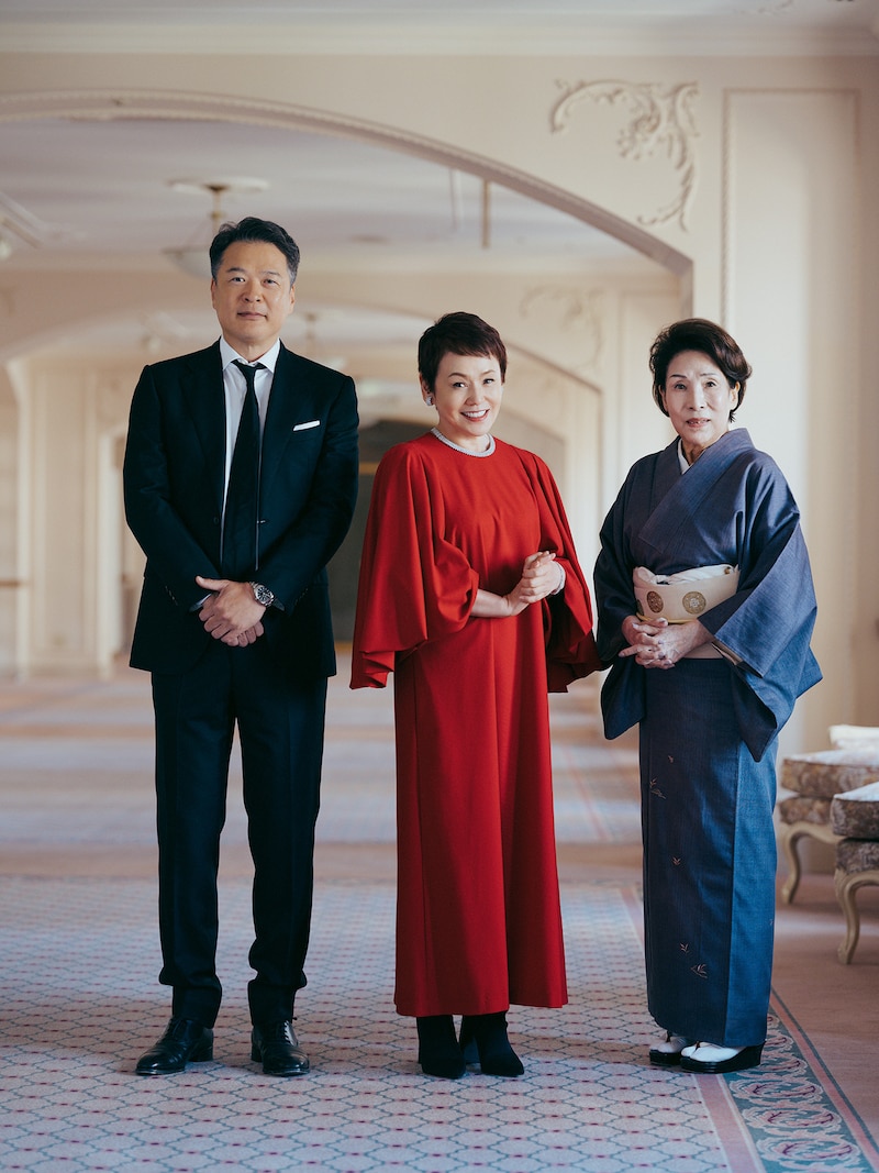 左から田中哲司、大竹しのぶ、波乃久里子。