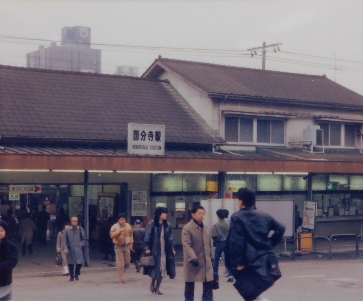 1985年の国分寺駅北口の様子。（写真提供：武蔵国分寺跡資料館）
