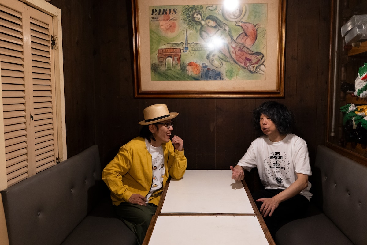 左から永積 崇（ハナレグミ）、坂本慎太郎。