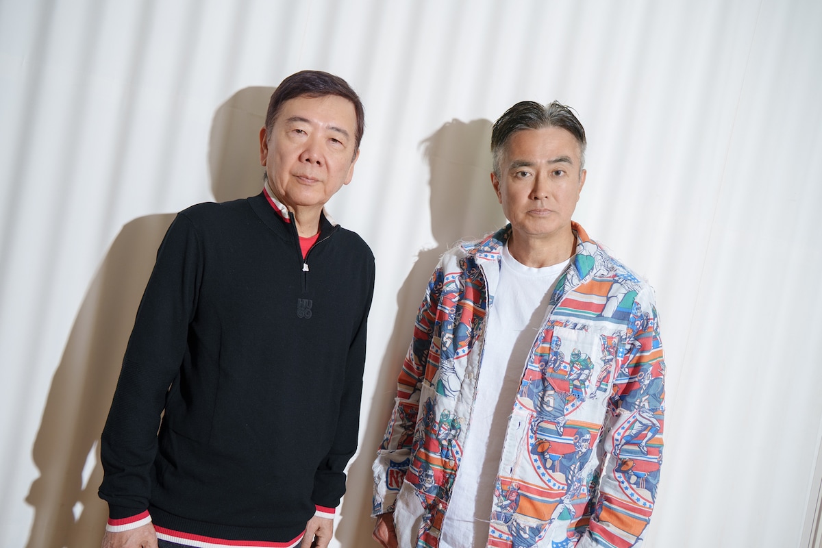 左から鴻上尚史、石黒賢。