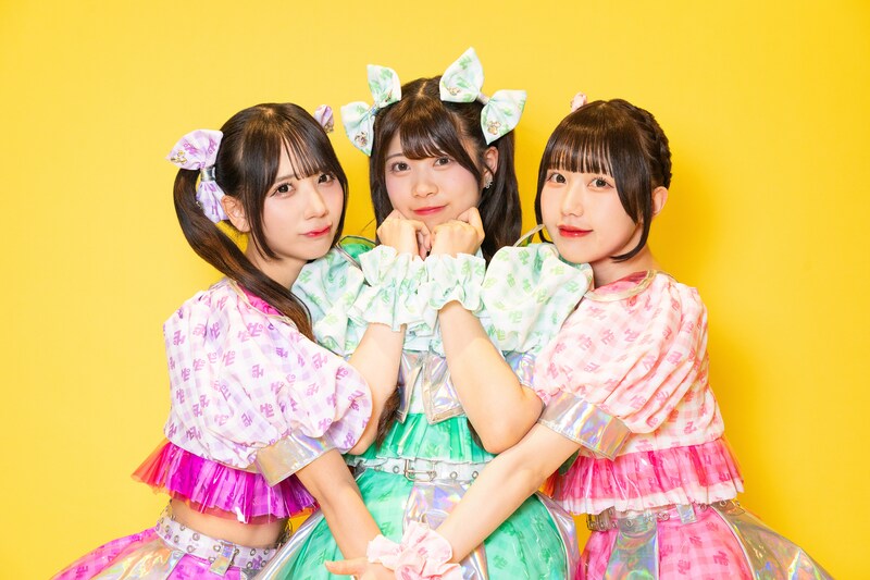 左から小鈴かれん、逢川あい、楠森しゅり。