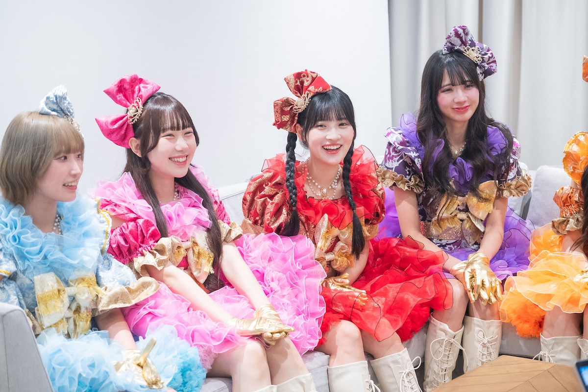 左から橘あや、楠森しゅり、夏目りこ、小鈴かれん。