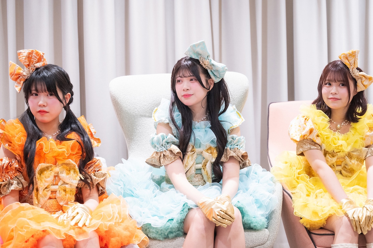 左から松本せりな、逢川あい、七瀬こあ。