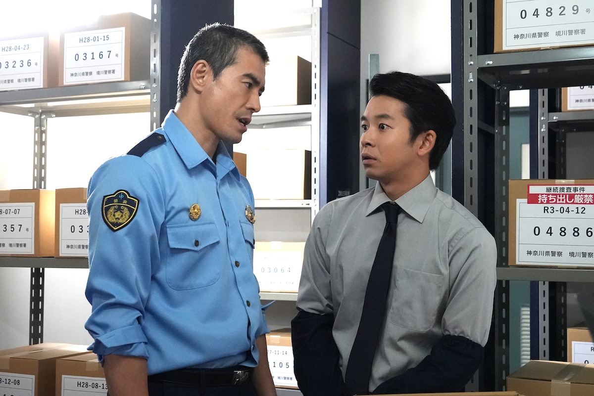 「初恋の悪魔」より、左から伊藤英明演じる雪松鳴人、仲野太賀演じる馬淵悠日。