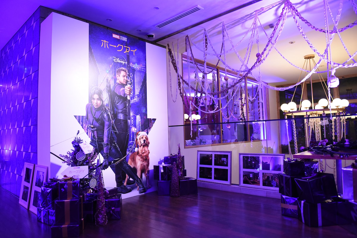 「ホークアイ」クリスマス視聴会のフォトブース。