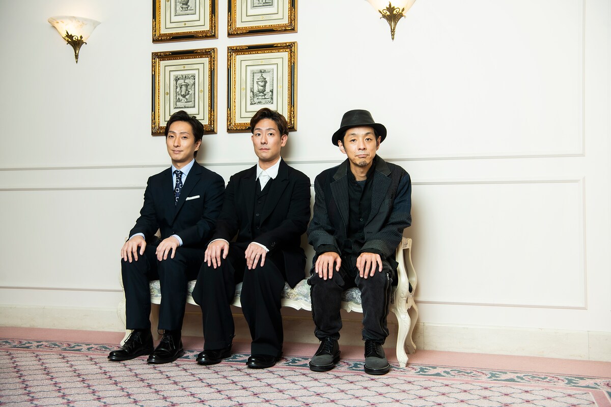 左から中村七之助、中村勘九郎、宮藤官九郎。