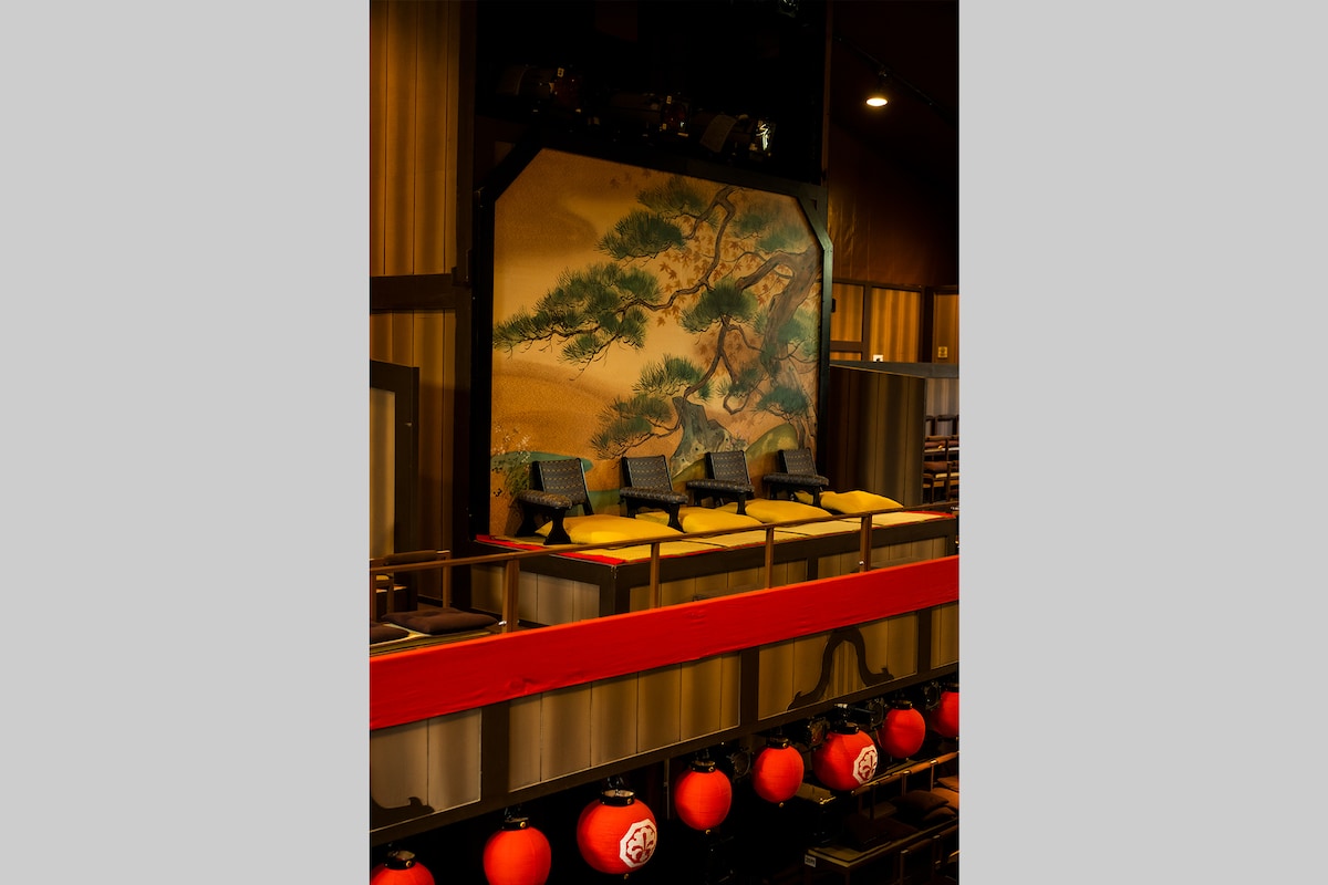 一眼レフで撮影したお大尽席。