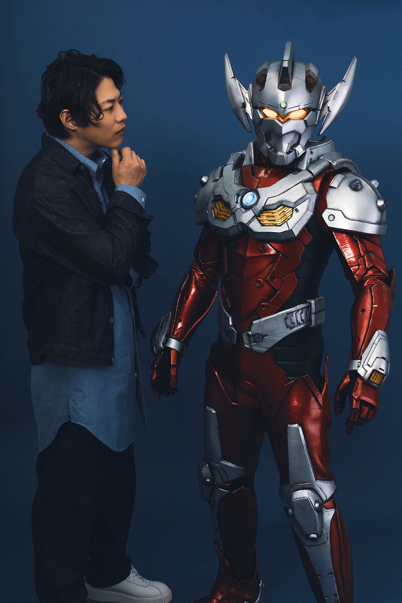 左から青柳尊哉、TARO SUIT。