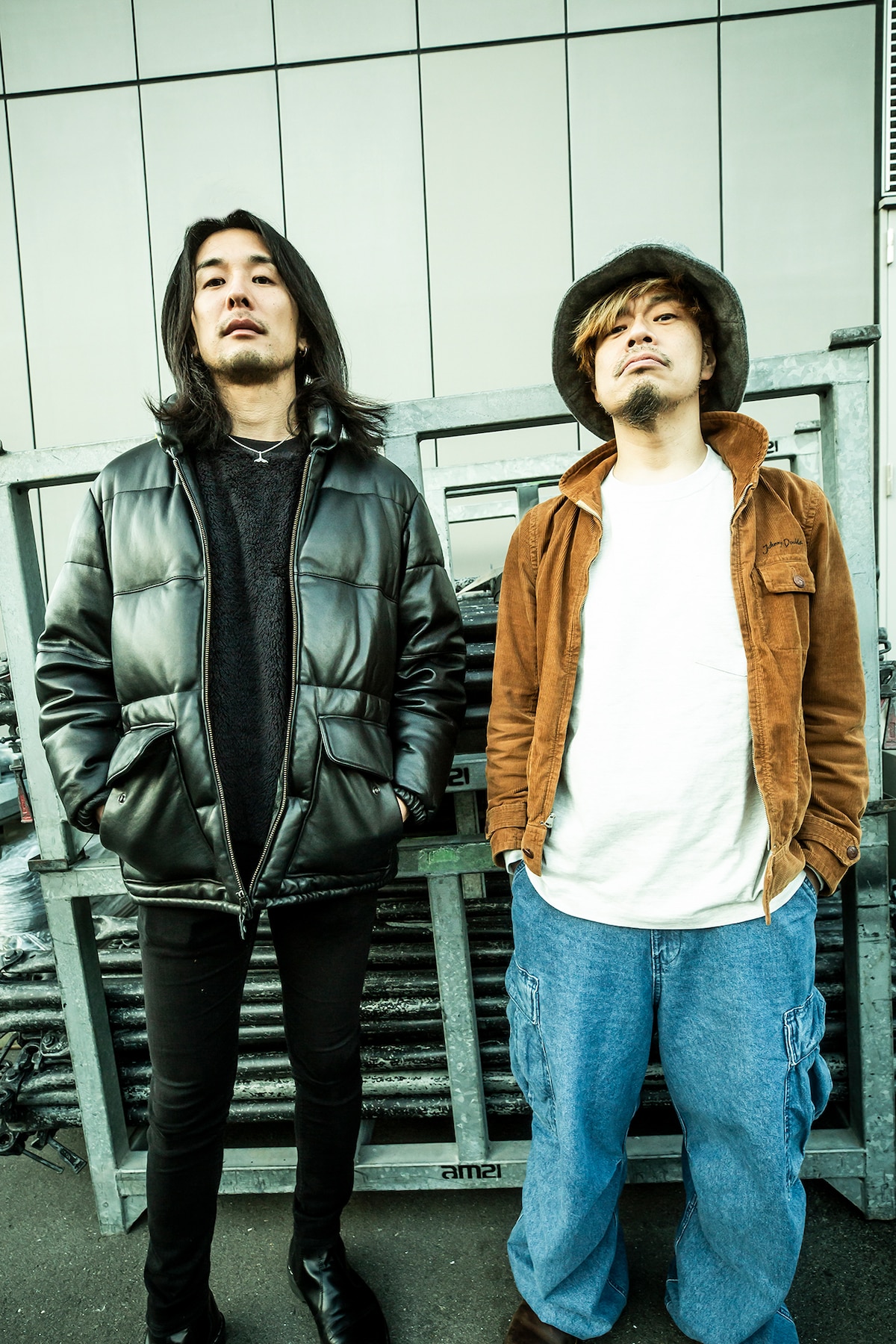 左から猪狩秀平（HEY-SMITH）、TAKUMA（10-FEET）。