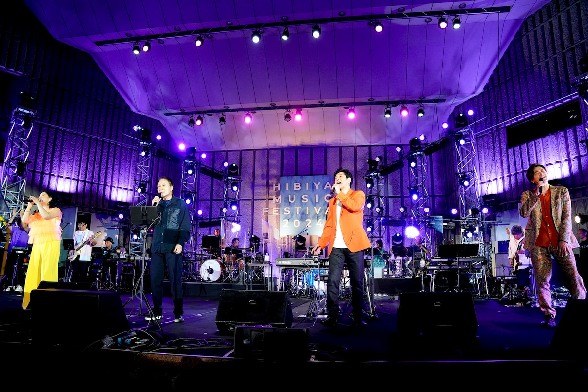 小田和正と日比谷ブロードウェイのコラボの様子。2024年の「日比谷音楽祭」より。