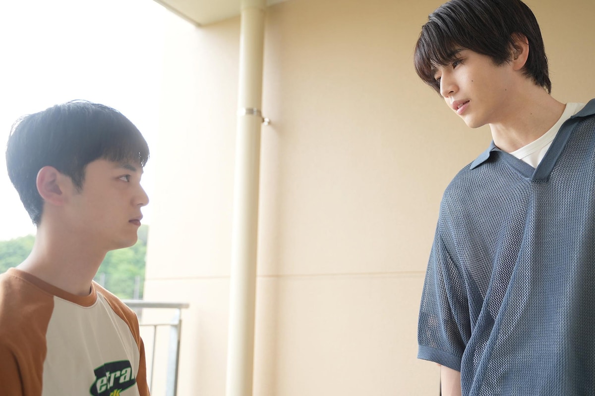 気持ちがすれ違う航平と太一。泣きながら「伝えようとすることを最初から諦めるな」と言う太一の姿に、航平は心を突き動かされる。©「ひだまりが聴こえる」製作委員会