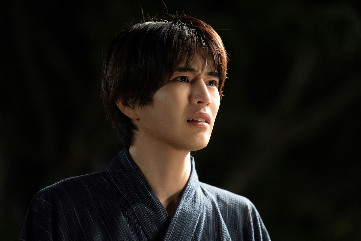 目標を見つけた太一は大学を辞めることに。複雑な思いを胸に、それぞれの道を歩き始める。その後2人は夏祭りで再会。お互いの気持ちをぶつけ合う。©「ひだまりが聴こえる」製作委員会