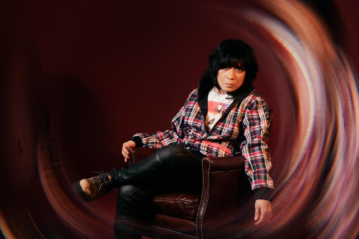 KIYOSHI（着用アイテム：hide Check Track Jacket Black［リバーシブル仕様］、hide Check Suit T-Shirt White）