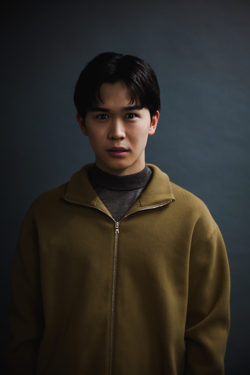 ヒグマと対峙したシーンの緊張感を再現する鈴木福