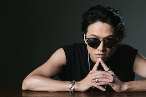 Hilcrhyme「Moments」インタビュー｜戦闘モードの鋭いラップで今を斬る「これはヒップホップというよりロック」