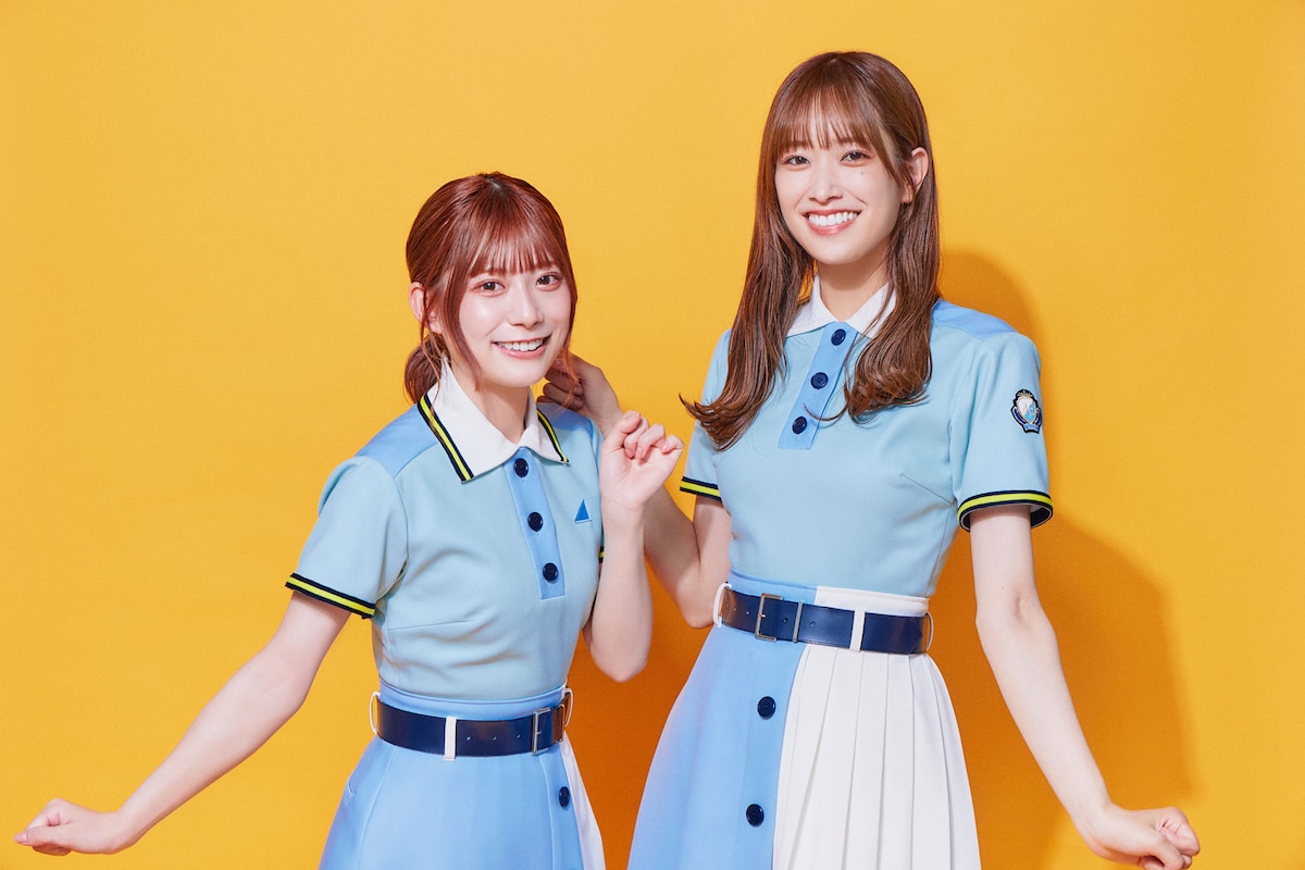 左から東村芽依、佐々木久美。