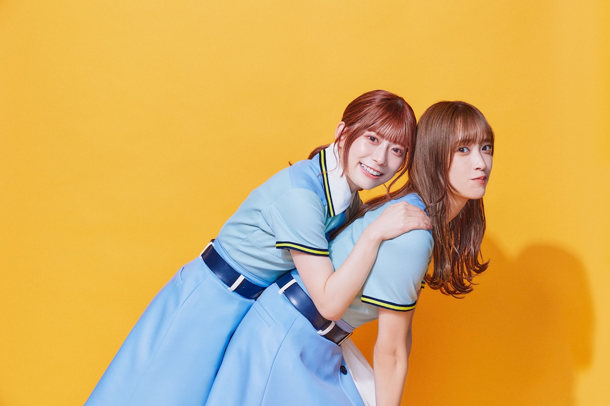 左から東村芽依、佐々木久美。