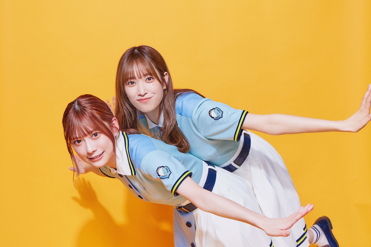 左から東村芽依、佐々木久美。